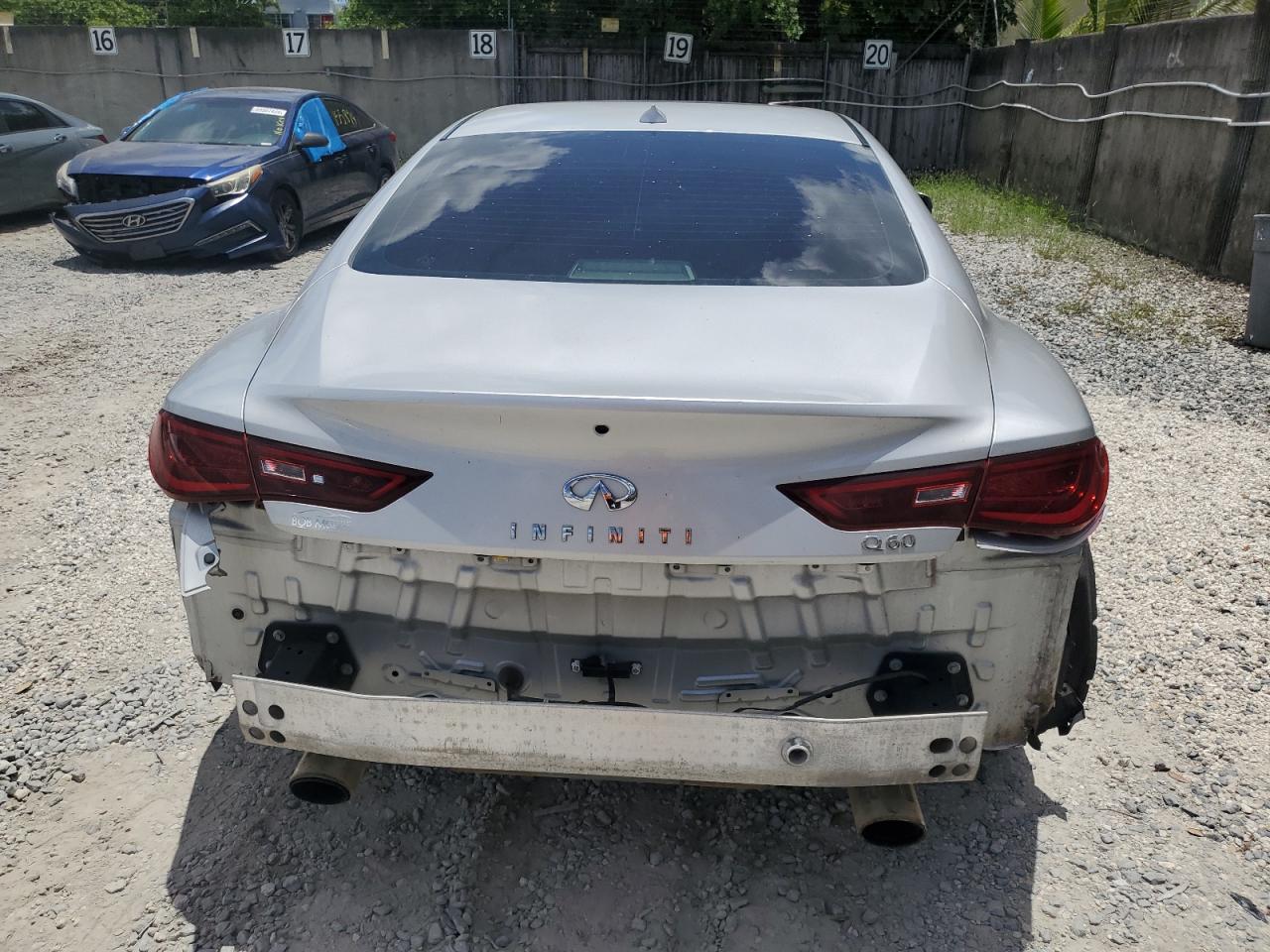 JN1EV7EKXHM361334 2017 Infiniti Q60 Premium