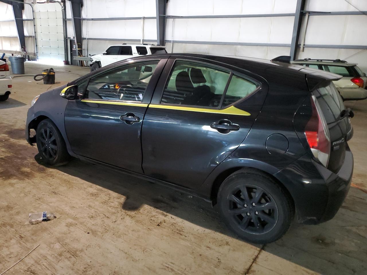 2016 Toyota Prius C vin: JTDKDTB39G1116744