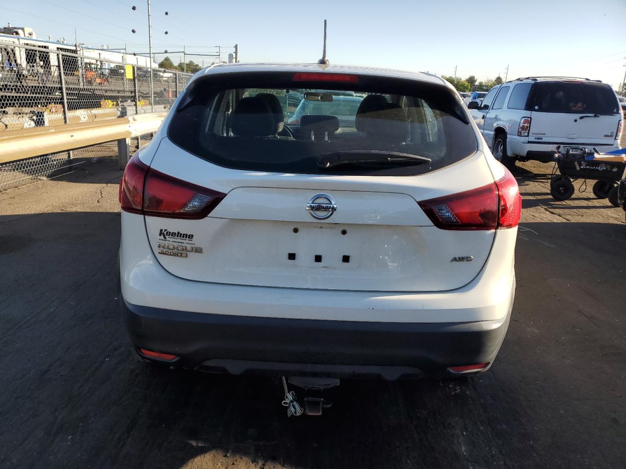 JN1BJ1CR7JW265117 2018 Nissan Rogue Sport S