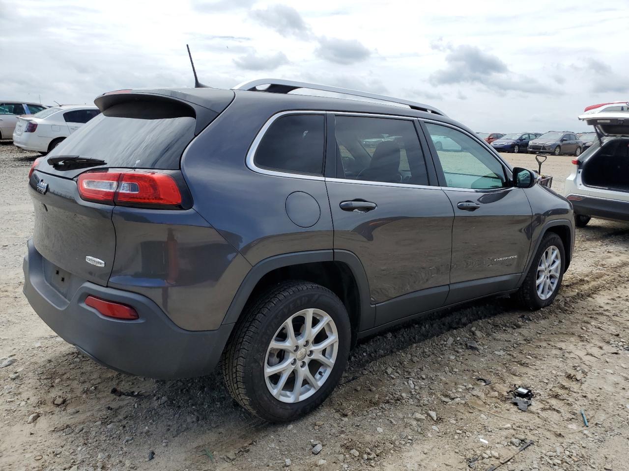 1C4PJLLB4JD531481 2018 Jeep Cherokee Latitude Plus