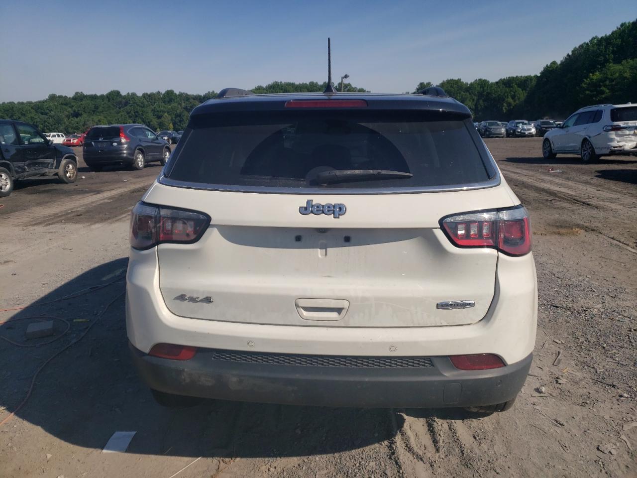 3C4NJDBBXJT192010 2018 Jeep Compass Latitude