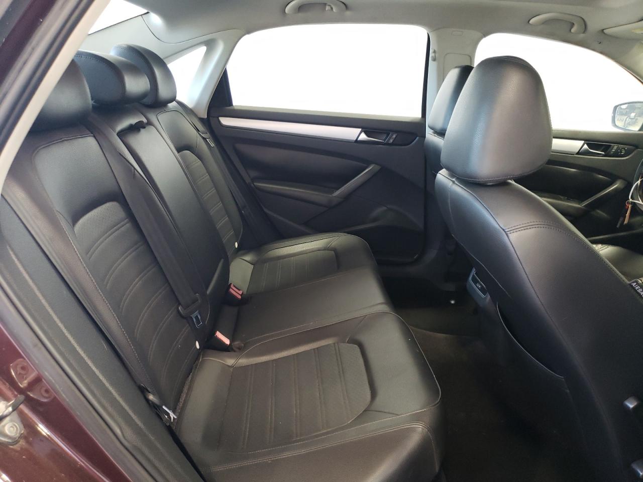 1VWBM7A38DC027379 2013 Volkswagen Passat Se