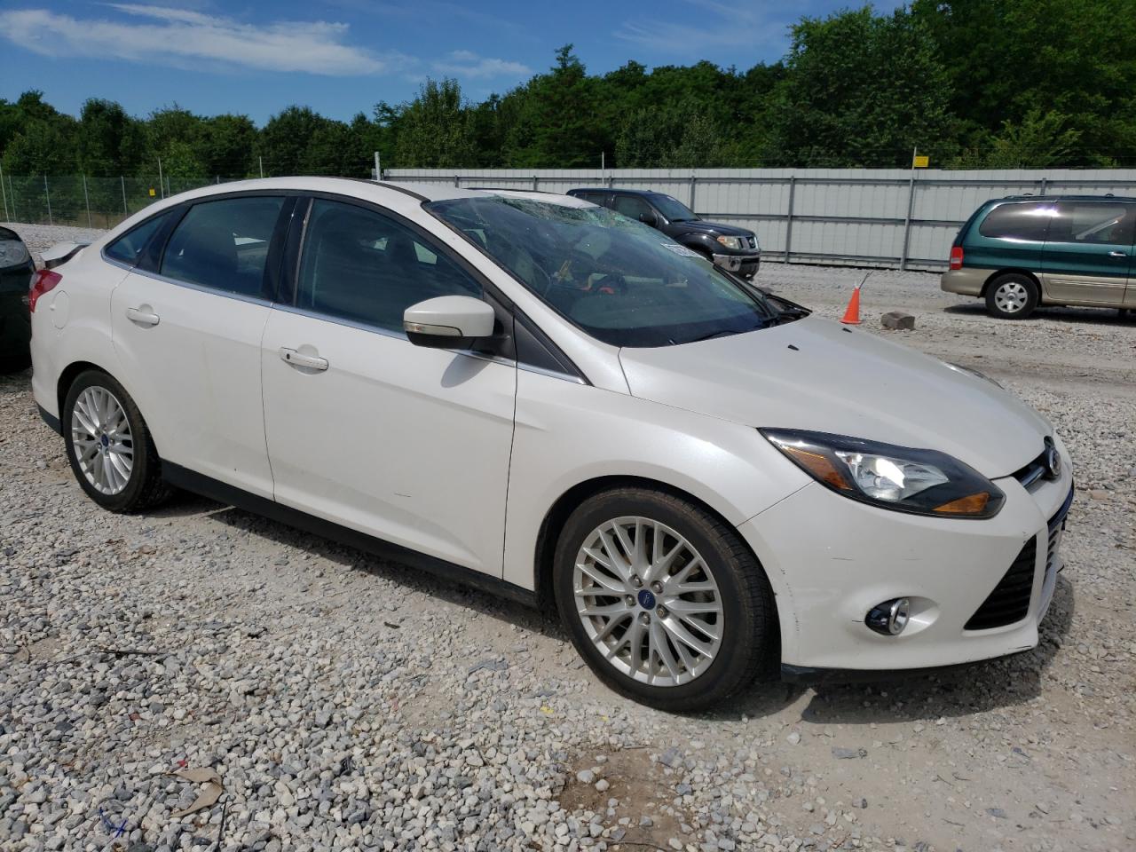 2014 Ford Focus Titanium vin: 1FADP3J27EL240527