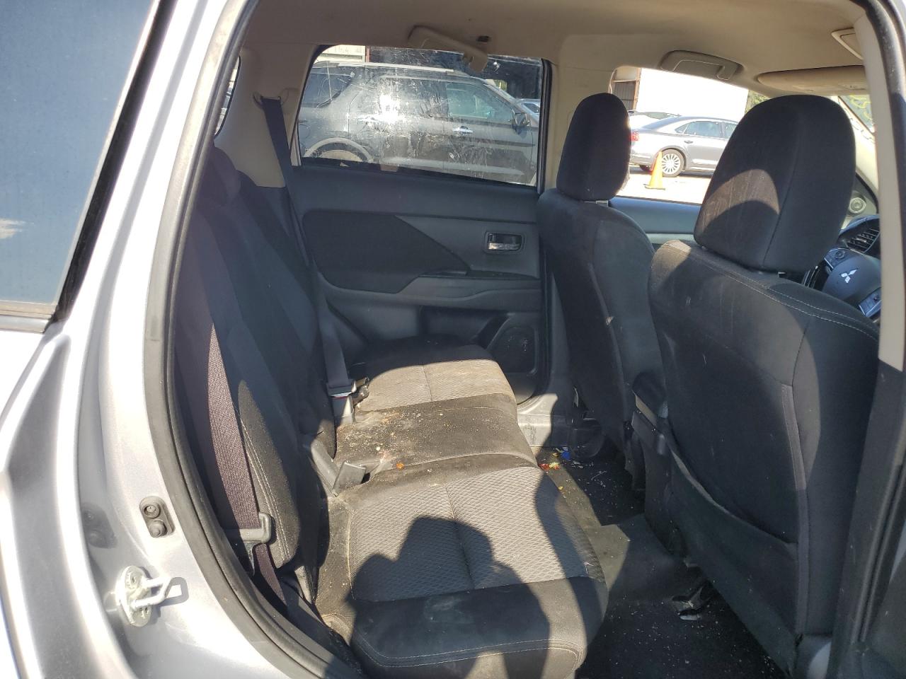 JA4AD3A36HZ025392 2017 Mitsubishi Outlander Se