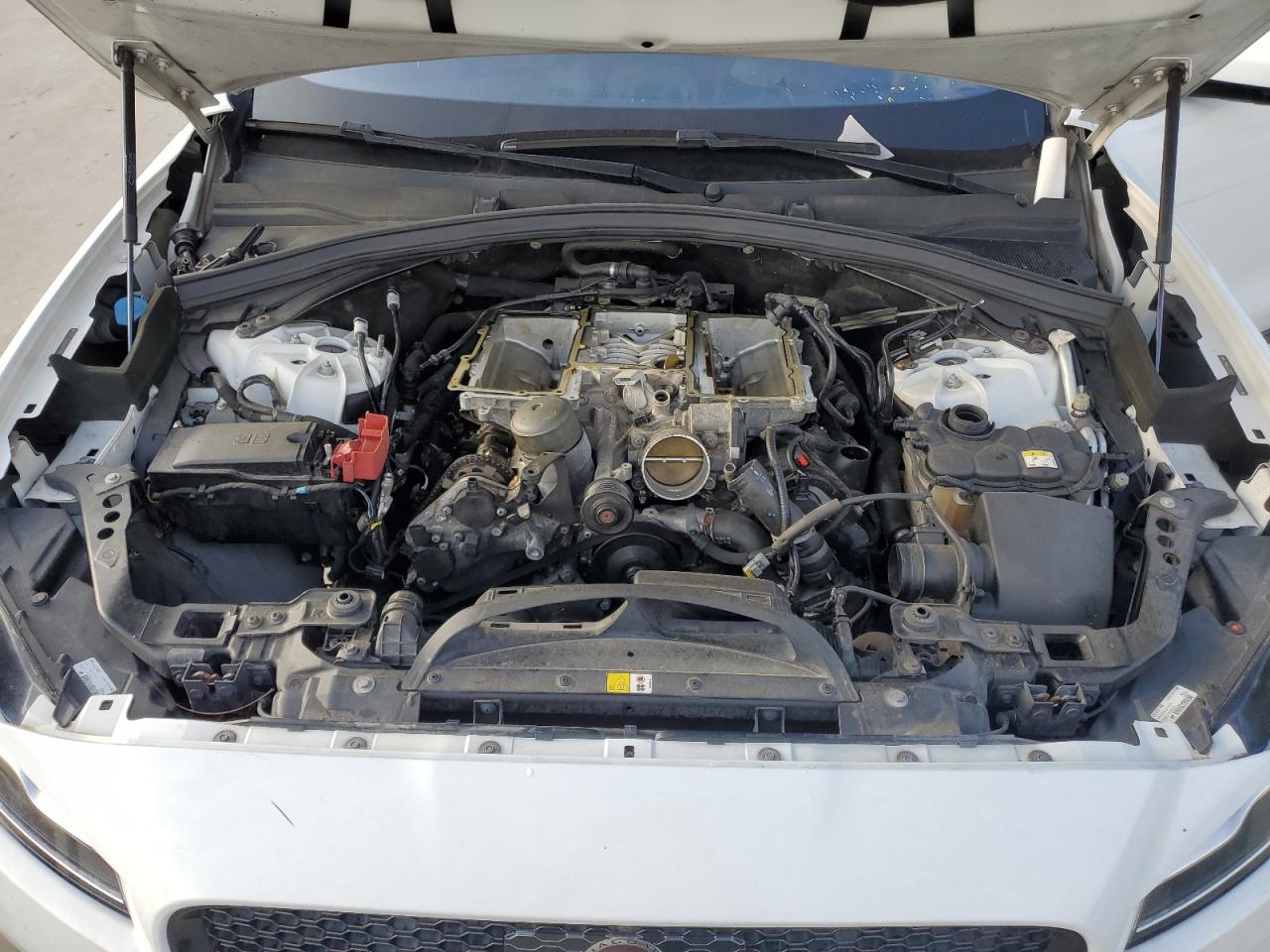 SADCL2BV6HA082500 2017 Jaguar F-Pace R - Sport