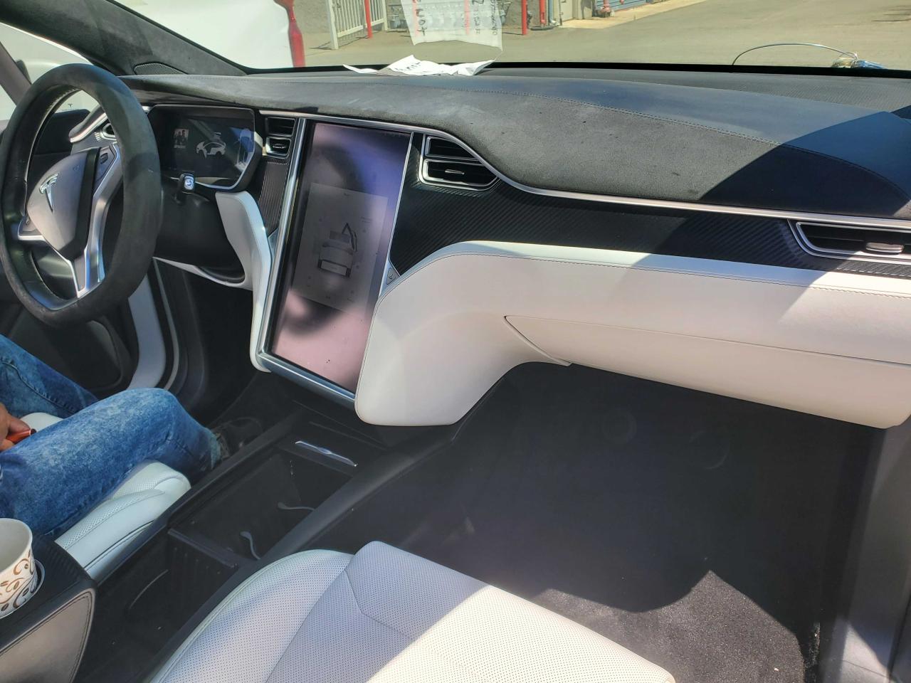 2016 Tesla Model X vin: 5YJXCDE29GF026471