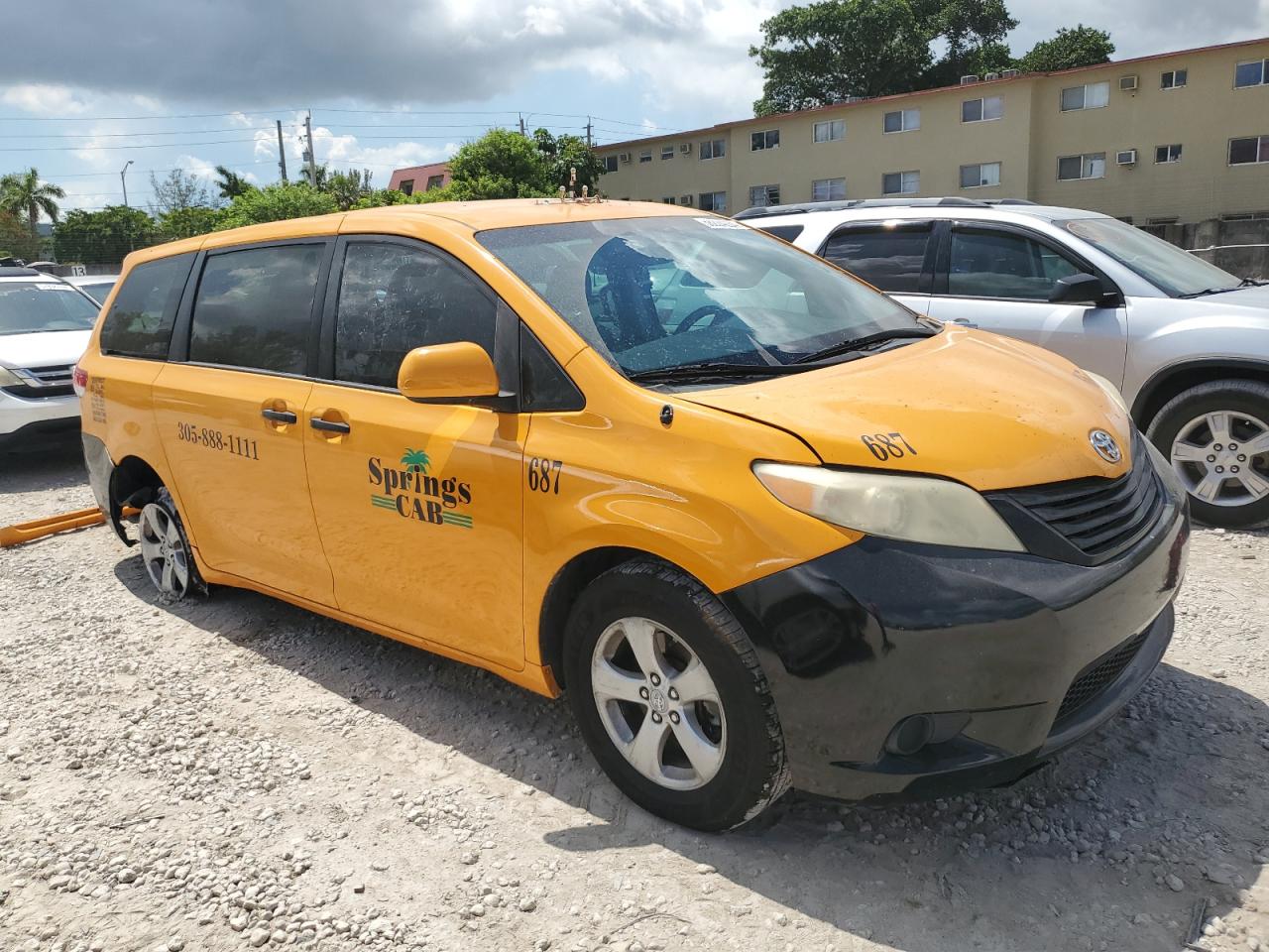 5TDZK3DC0BS037900 2011 Toyota Sienna