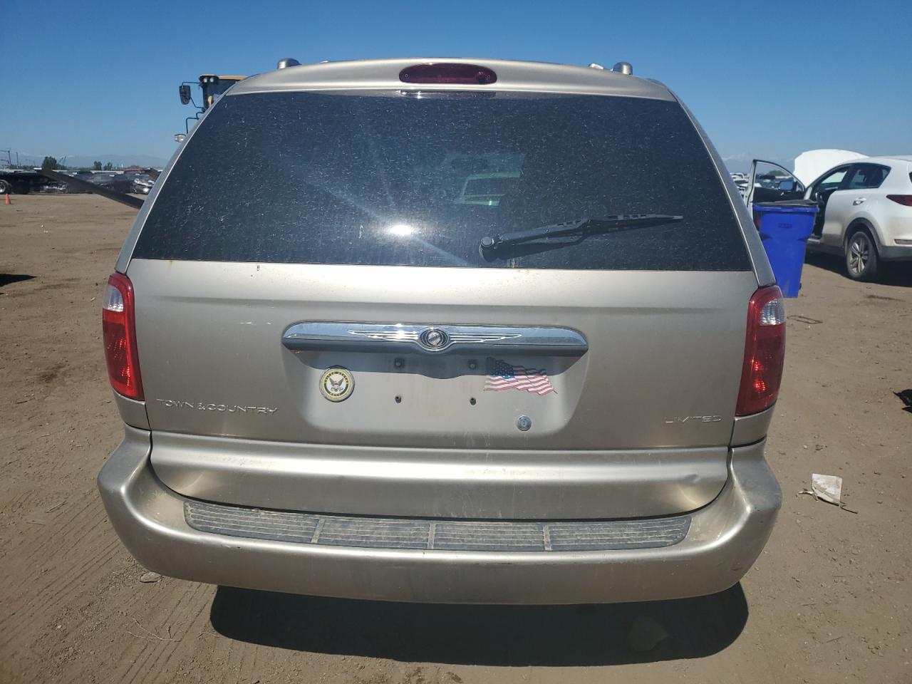 2C8GP64LX2R611937 2002 Chrysler Town & Country Limited