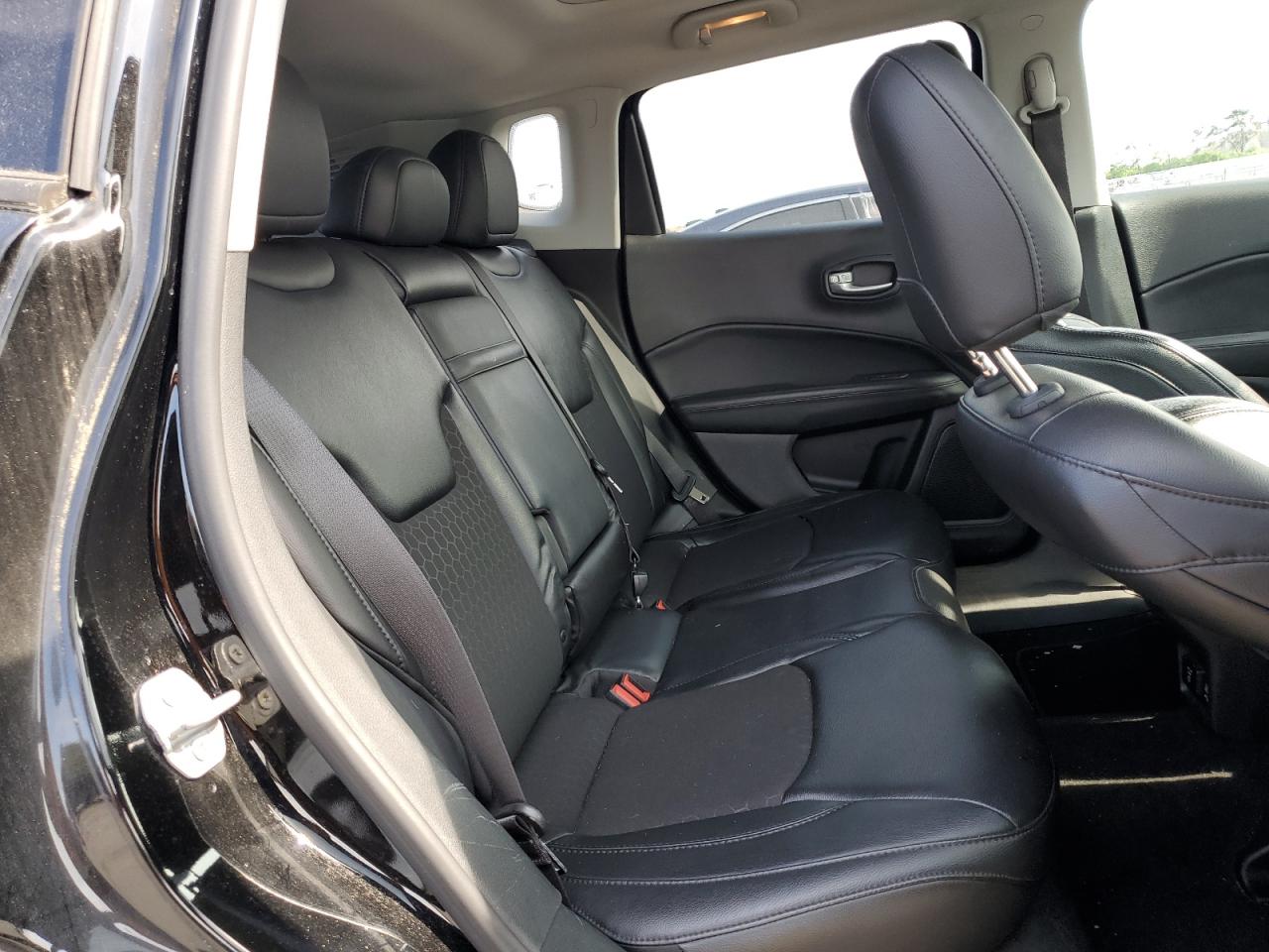 3C4NJDBB8JT395669 2018 Jeep Compass Latitude