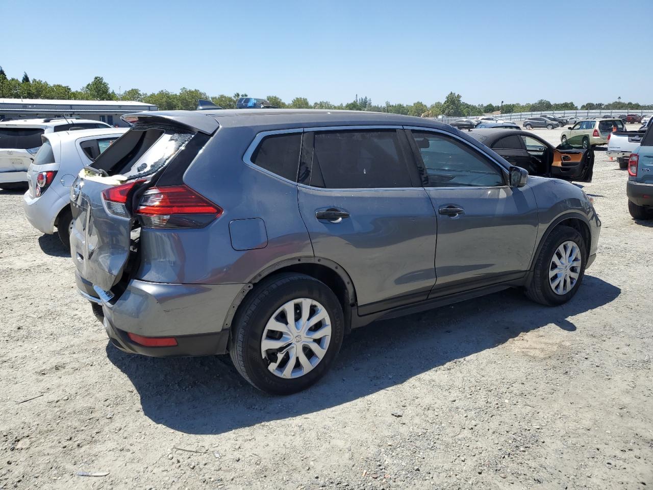 JN8AT2MT1HW138218 2017 Nissan Rogue S