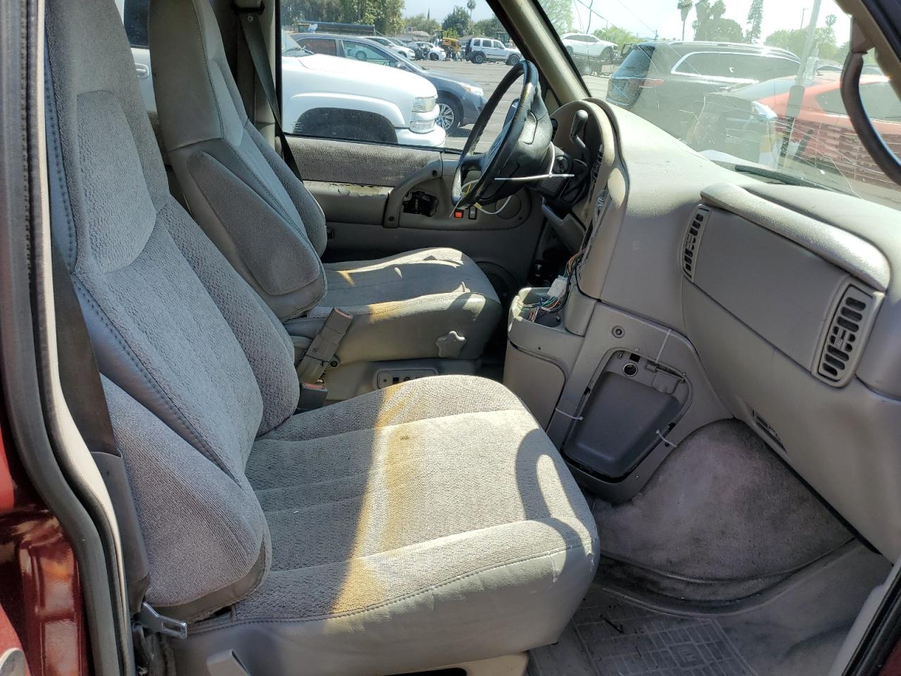 1GNDM19W6WB155661 1998 Chevrolet Astro