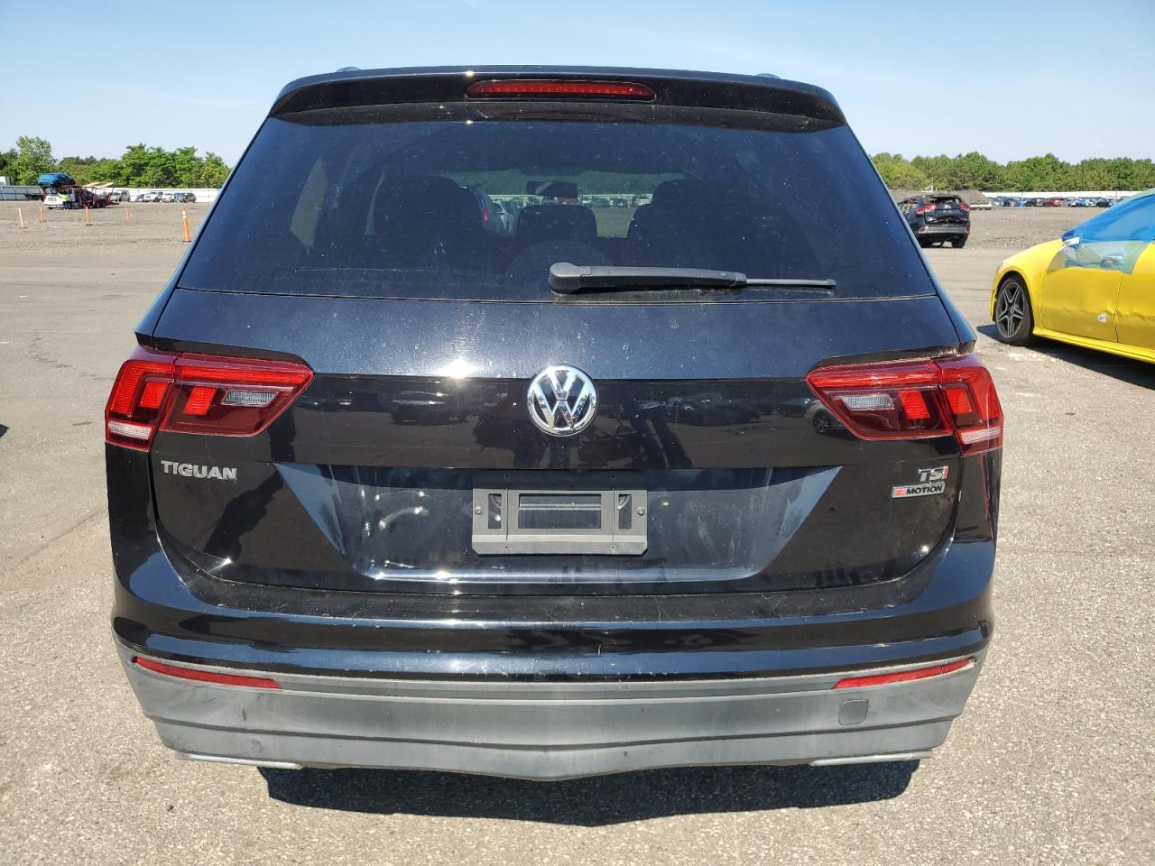 3VV0B7AX3JM020368 2018 Volkswagen Tiguan S