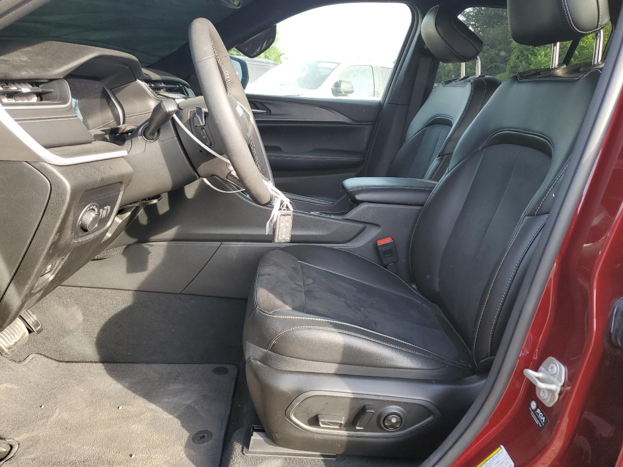 1C4RJHAG7R8944584 2024 Jeep Grand Cherokee Laredo