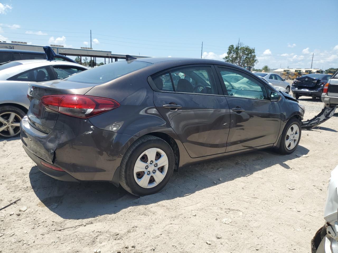 3KPFK4A74HE050944 2017 Kia Forte Lx