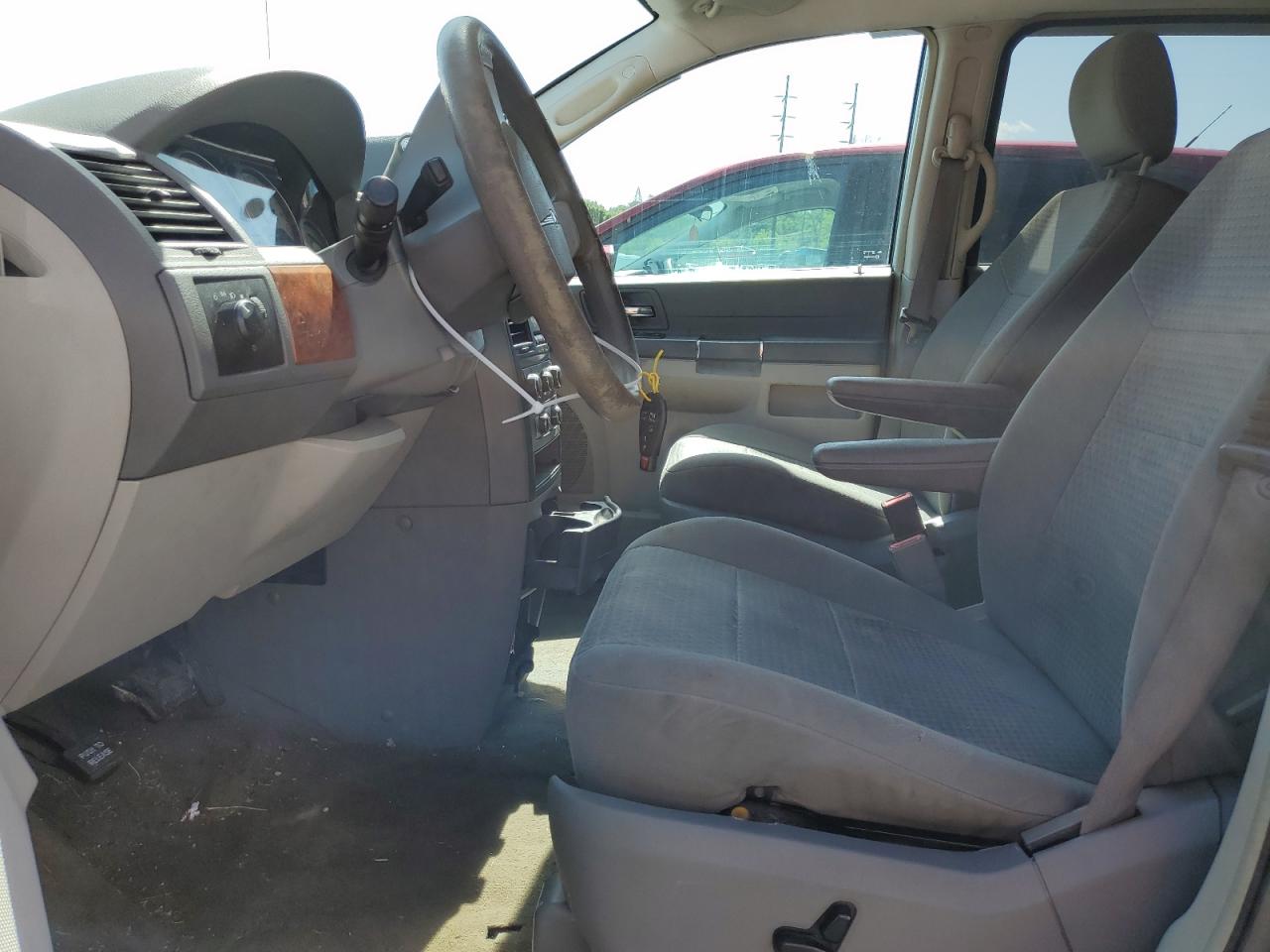 2A8HR44H28R135359 2008 Chrysler Town & Country Lx