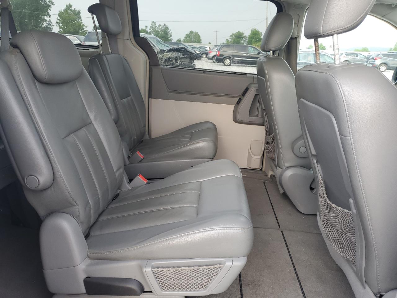 2A4RR5D12AR152568 2010 Chrysler Town & Country Touring