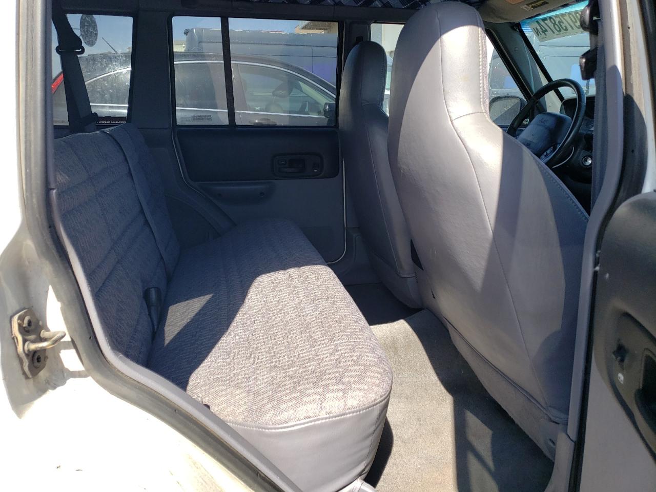 1J4FJ68S0WL285011 1998 Jeep Cherokee Sport