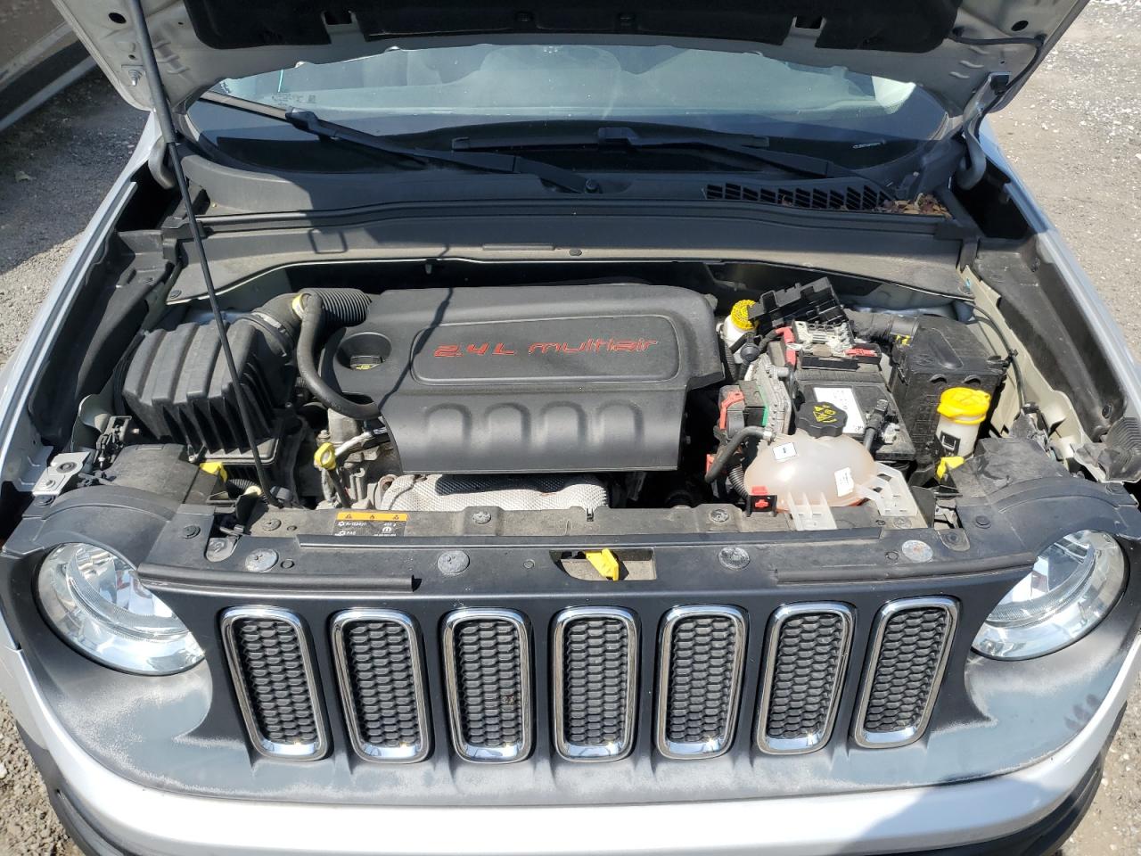 ZACCJBBT1GPE38270 2016 Jeep Renegade Latitude