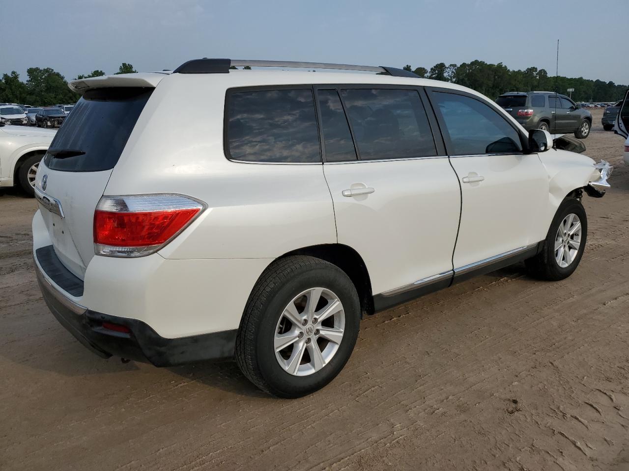 5TDZA3EH4BS009935 2011 Toyota Highlander Base