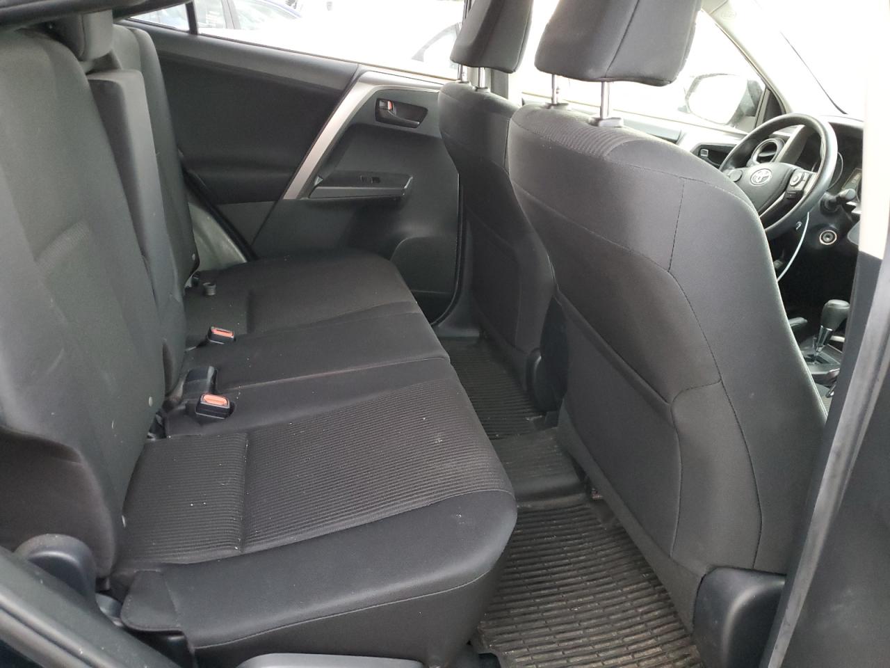 JTMZFREV6HJ720083 2017 Toyota Rav4 Le