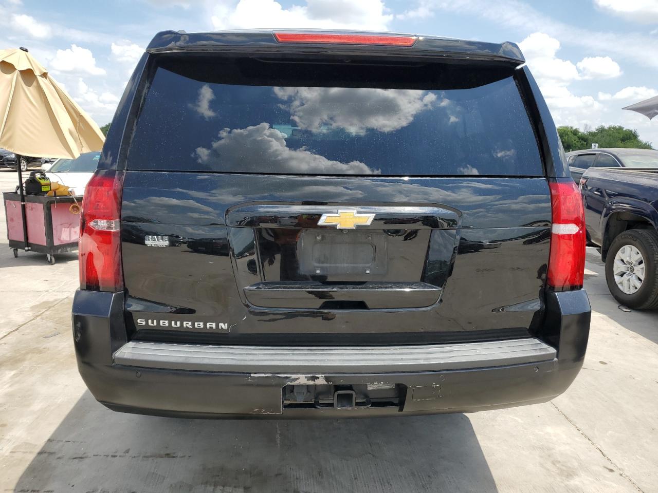 1GNSCHKC2KR177869 2019 Chevrolet Suburban C1500 Lt