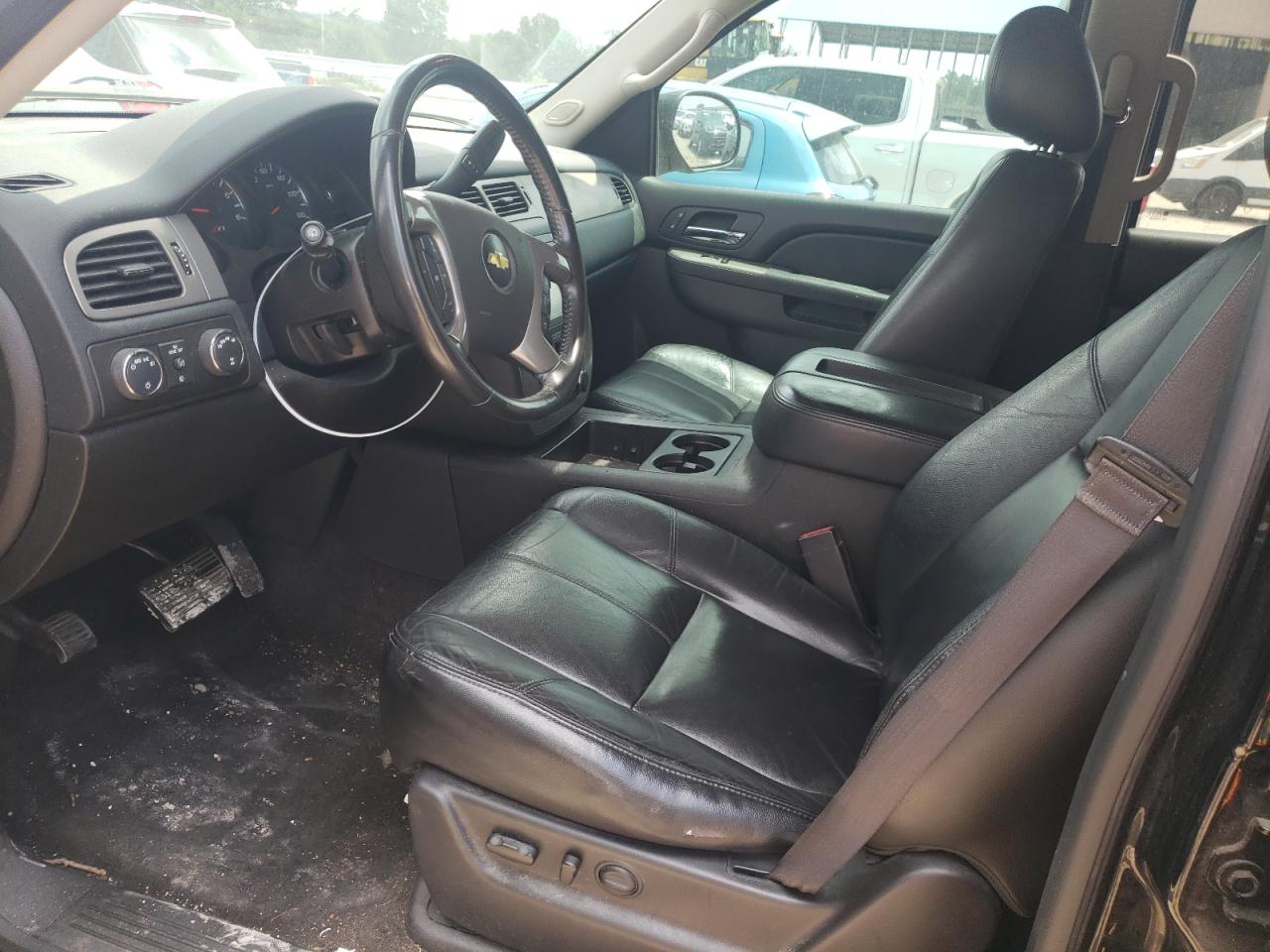 1GNSKBE05DR319975 2013 Chevrolet Tahoe K1500 Lt