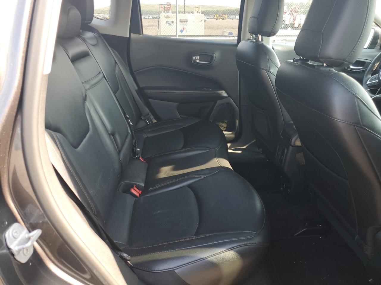 3C4NJDCB3KT761098 2019 Jeep Compass Limited