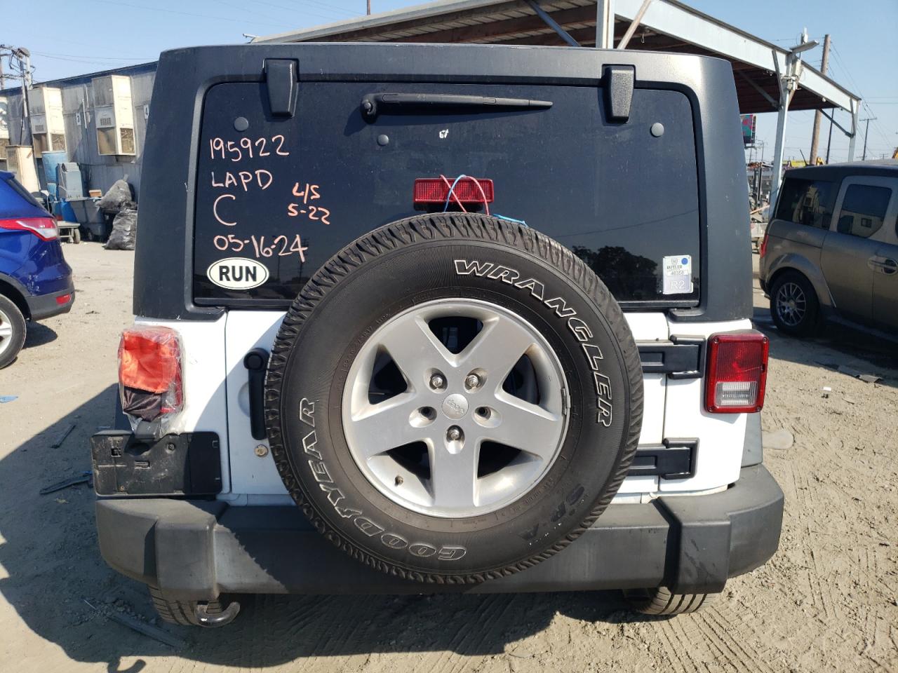 1C4BJWDG2FL694763 2015 Jeep Wrangler Unlimited Sport