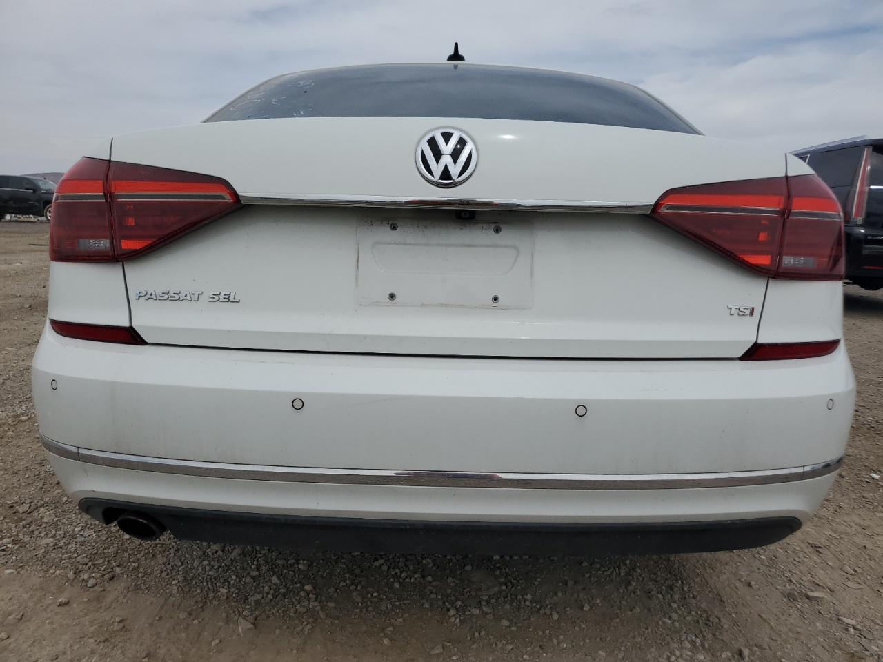 1VWCA7A34JC000270 2018 Volkswagen Passat Sel Premium