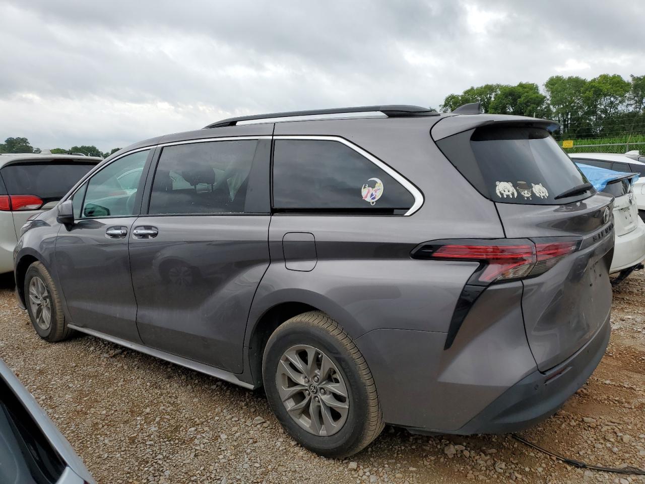 2022 Toyota Sienna Xle vin: 5TDYRKEC3NS094581