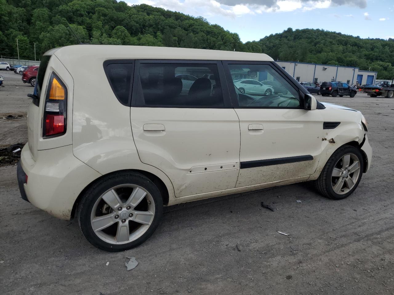 KNDJT2A29A7032994 2010 Kia Soul +