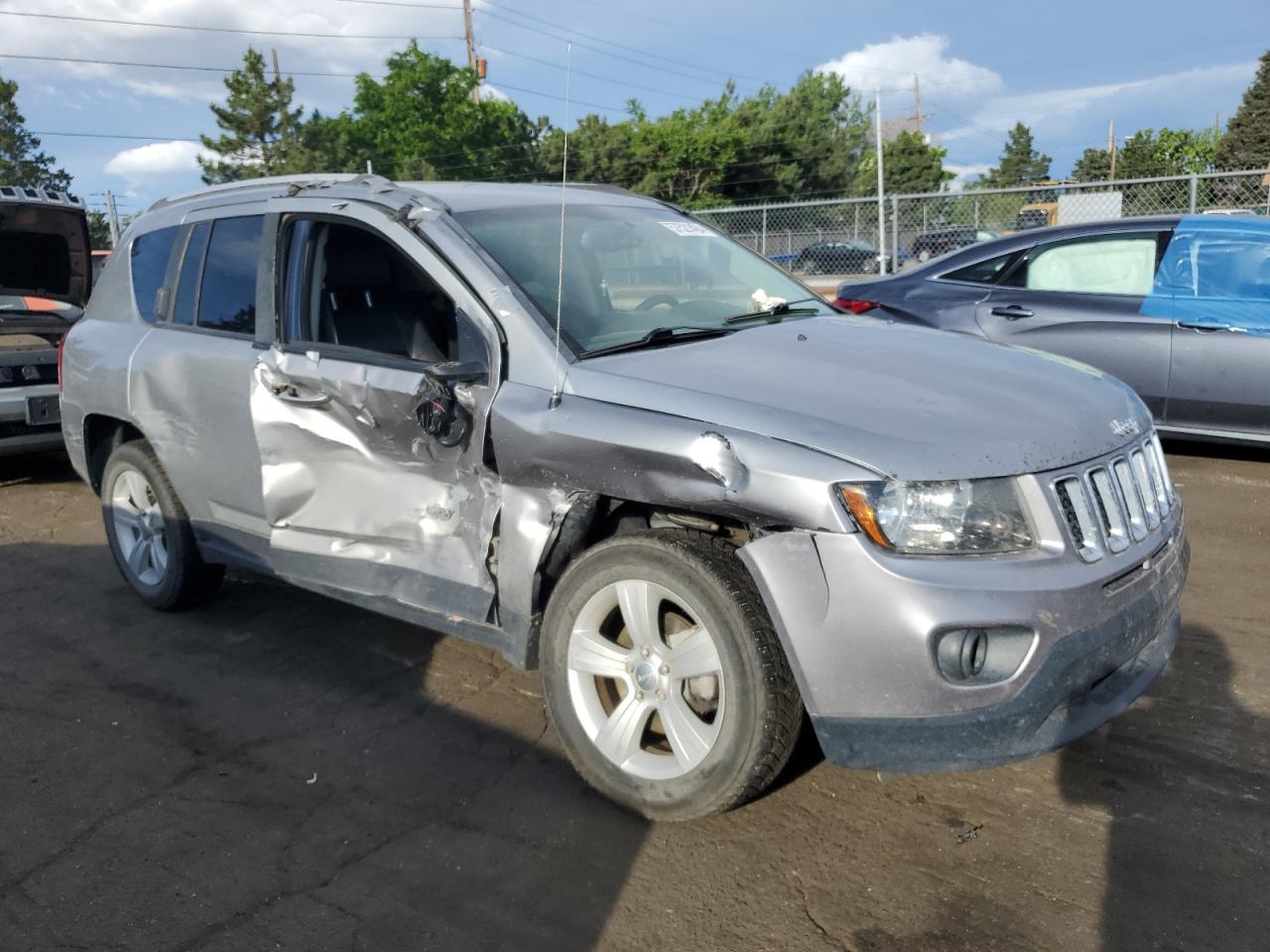 2017 Jeep Compass Latitude vin: 1C4NJDEB3HD104619