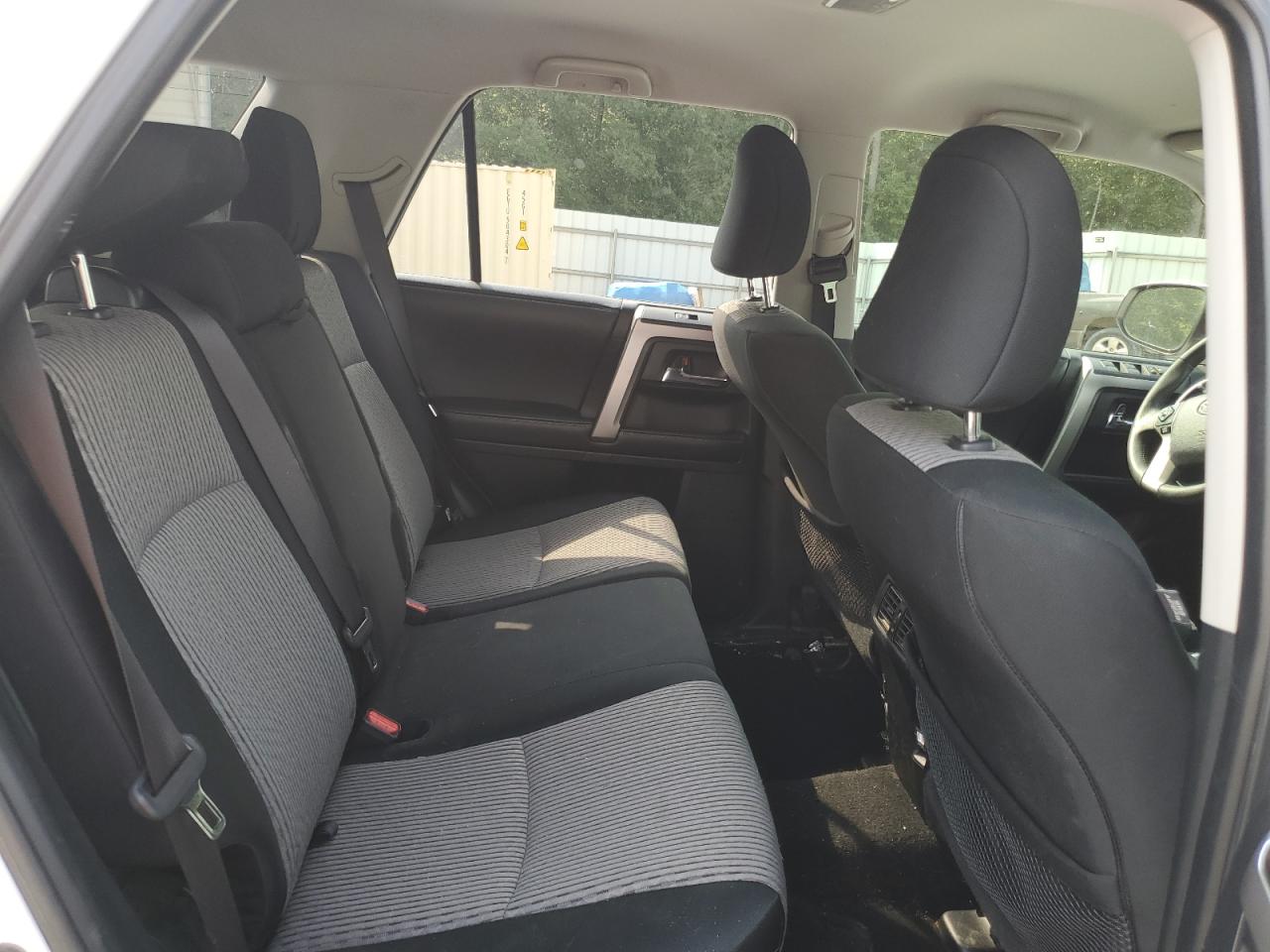 JTEBU5JR2K5687779 2019 Toyota 4Runner Sr5