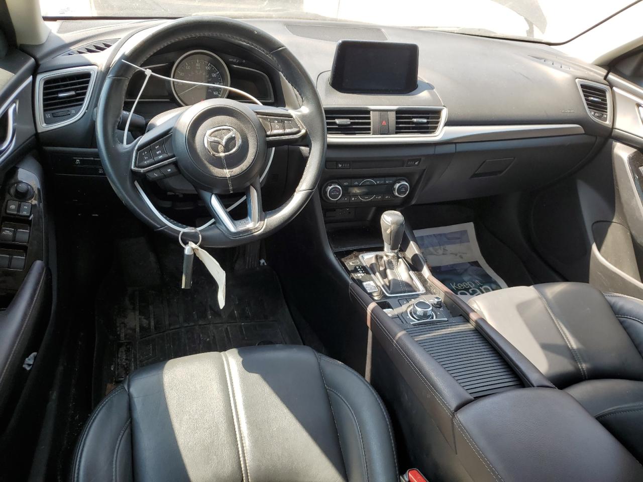 3MZBN1V33JM277157 2018 Mazda 3 Touring