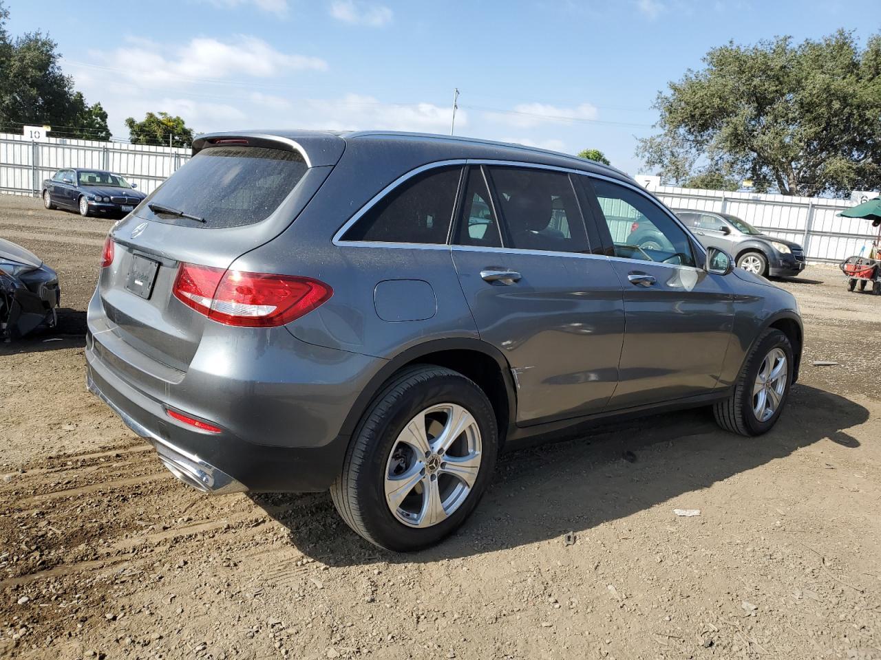 2017 Mercedes-Benz Glc 300 vin: WDC0G4JB5HV012608