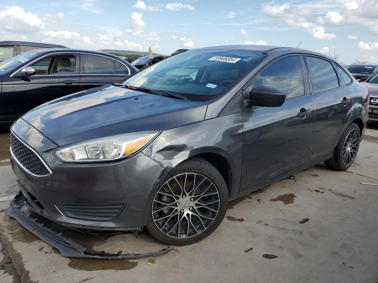 2018 Ford Focus S vin: 1FADP3E26JL325671