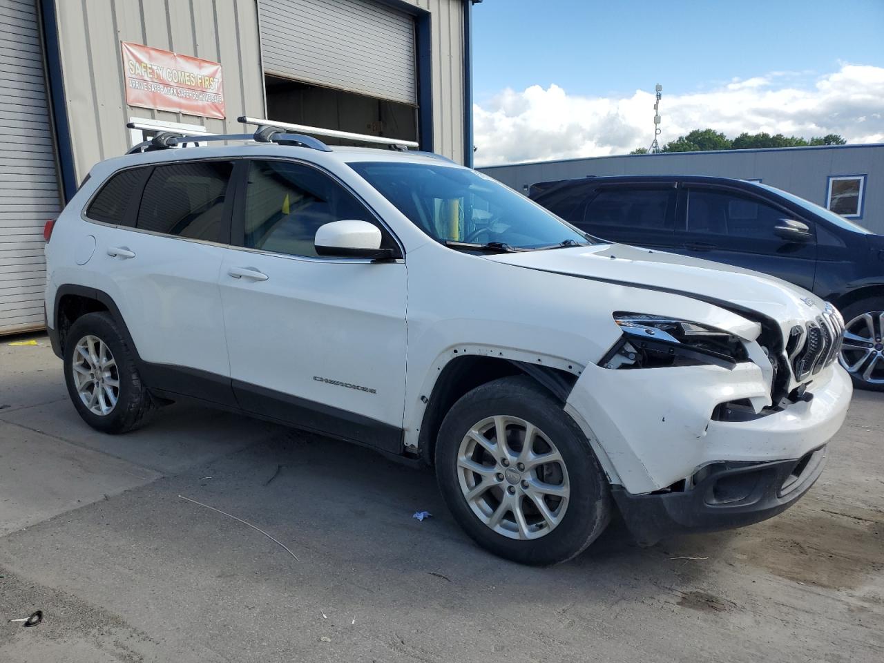 1C4PJMCB4HW666321 2017 Jeep Cherokee Latitude