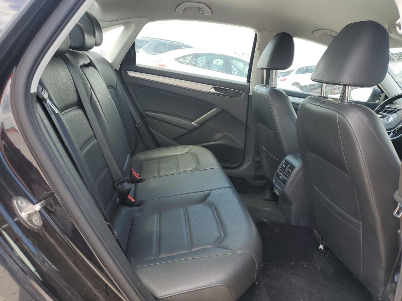 1VWLA7A31KC010871 2019 Volkswagen Passat Wolfsburg