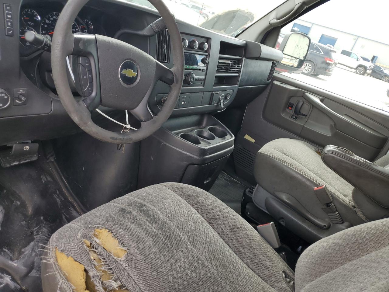 1GCWGFCF8F1255927 2015 Chevrolet Express G2500