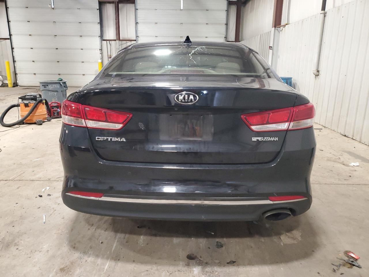 5XXGT4L3XJG270887 2018 Kia Optima Lx