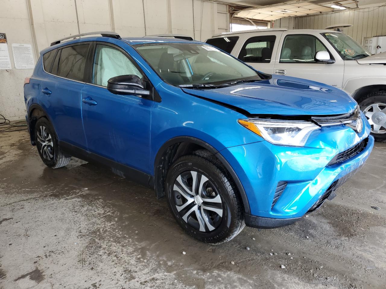 2017 Toyota Rav4 Le vin: 2T3BFREV7HW607309