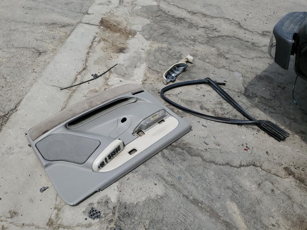 1GNEC13T81R175383 2001 Chevrolet Tahoe C1500