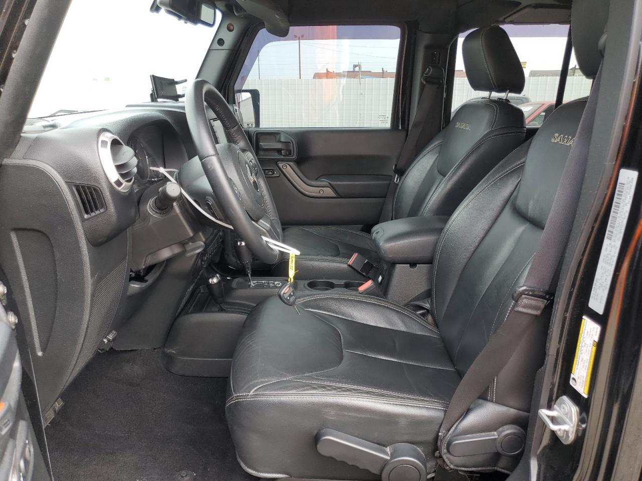 1C4BJWEG2GL304132 2016 Jeep Wrangler Unlimited Sahara