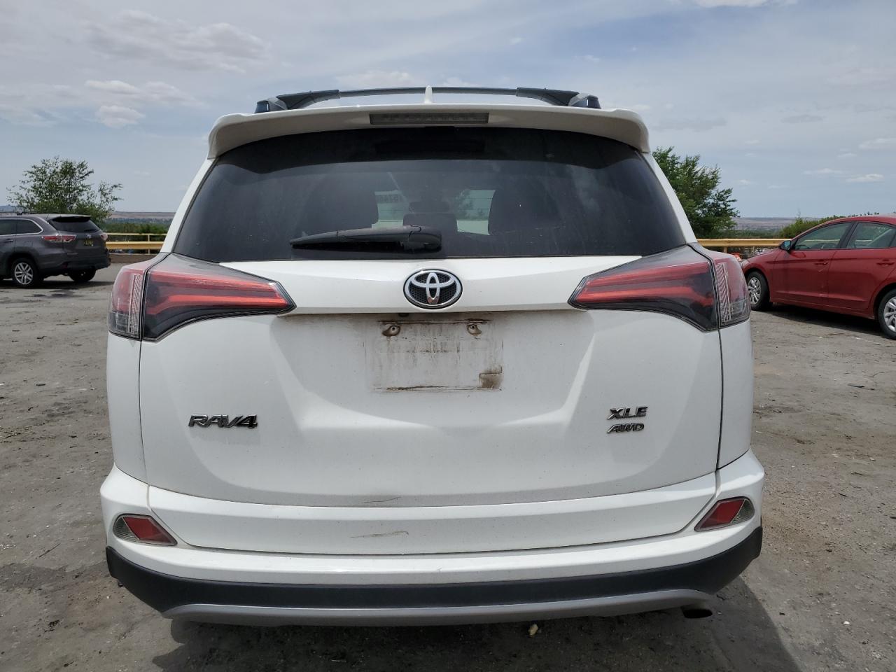 2T3RFREV8HW541447 2017 Toyota Rav4 Xle
