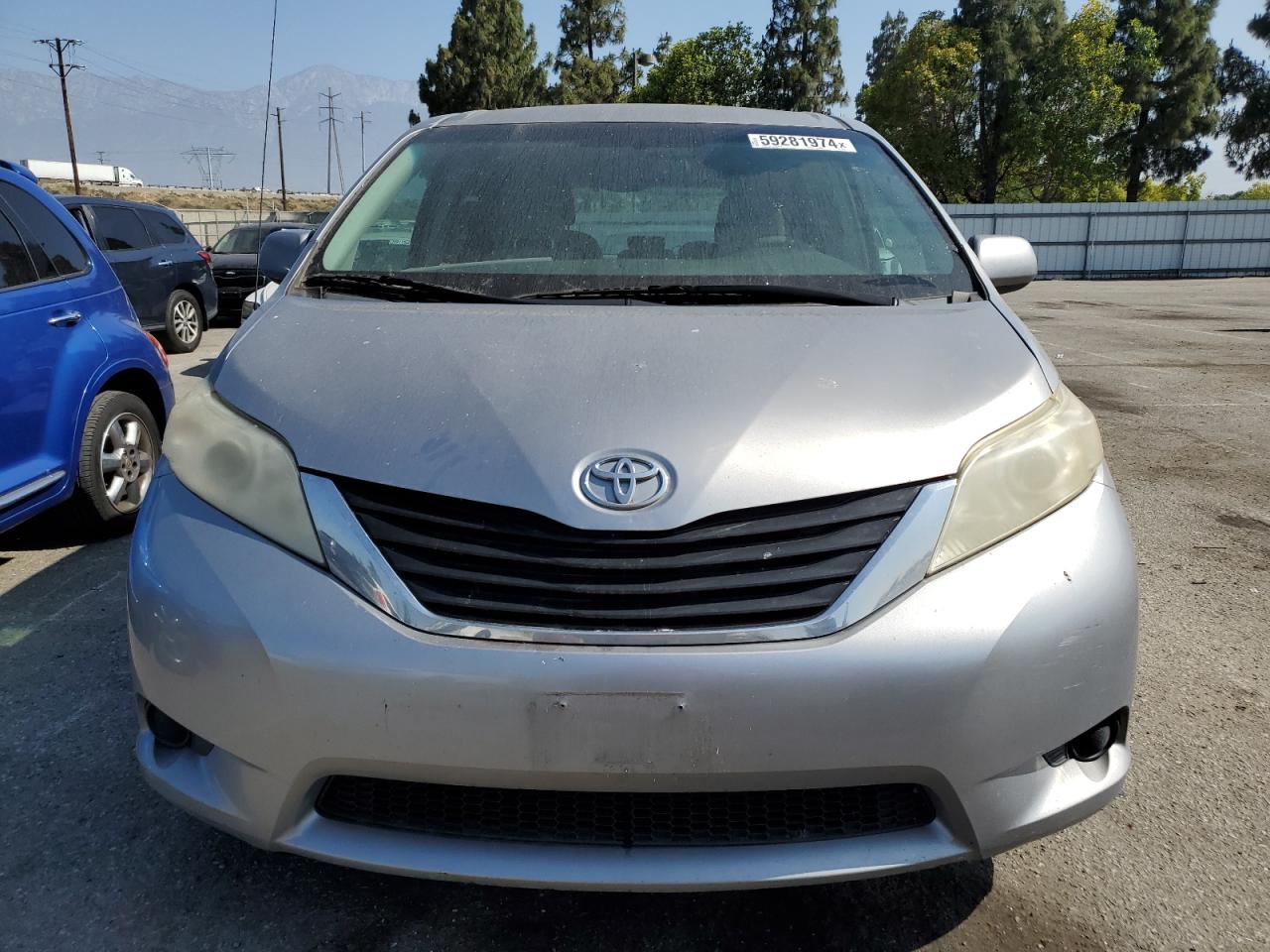 5TDKK3DC8BS102736 2011 Toyota Sienna Le