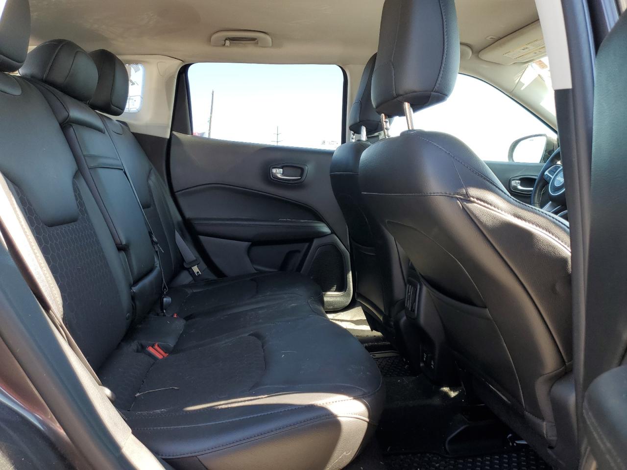 3C4NJDBB6JT299023 2018 Jeep Compass Latitude