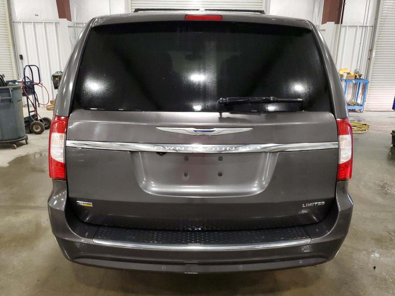 2C4RC1GG2GR308181 2016 Chrysler Town & Country Limited Platinum