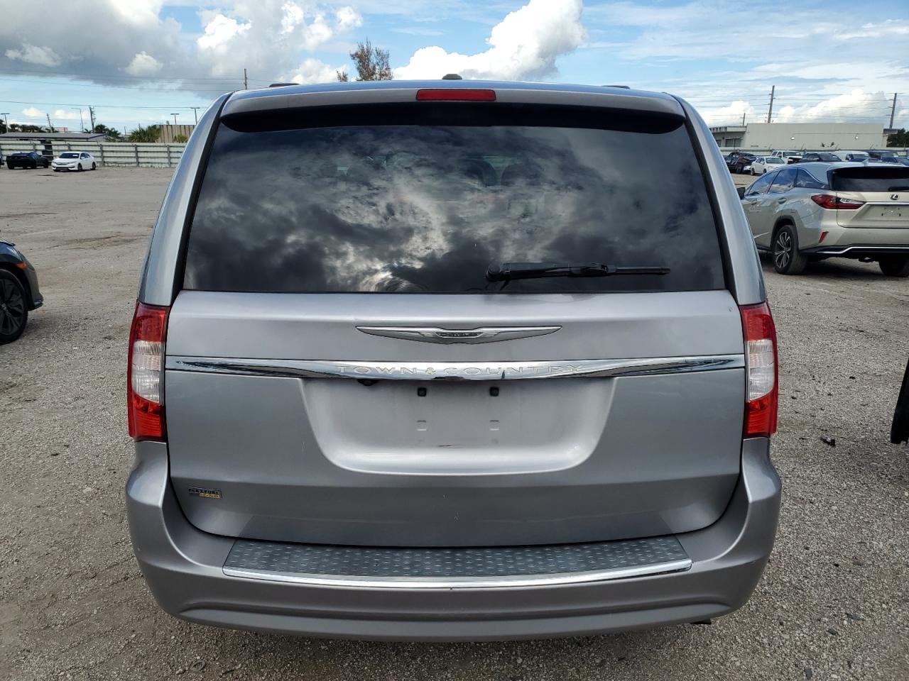 Lot #2820882352 2014 CHRYSLER TOWN & COU