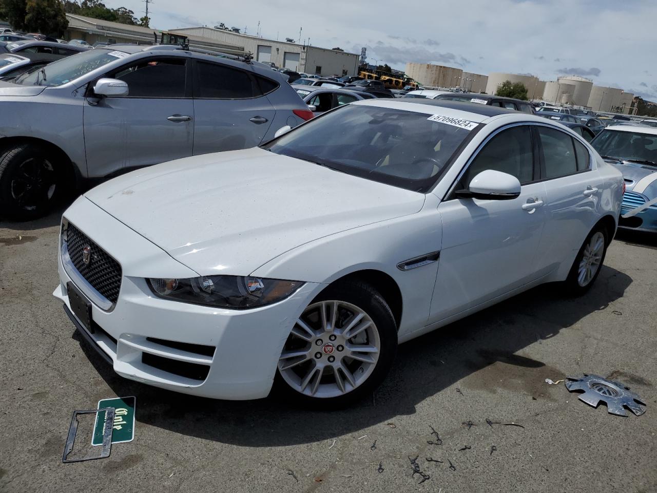 SAJAD4FX6JCP25740 2018 Jaguar Xe Premium