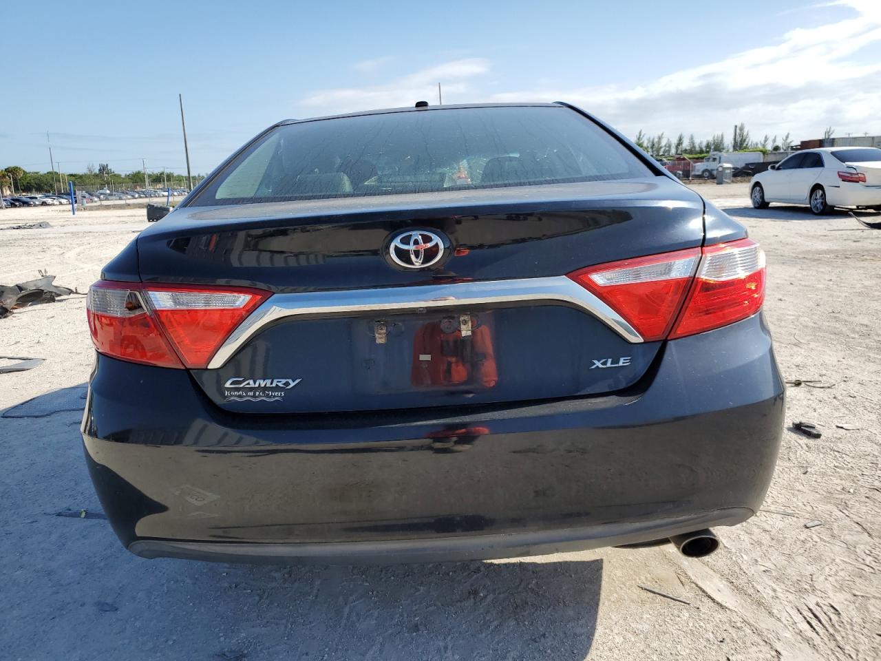 4T1BF1FK6FU963357 2015 Toyota Camry Le